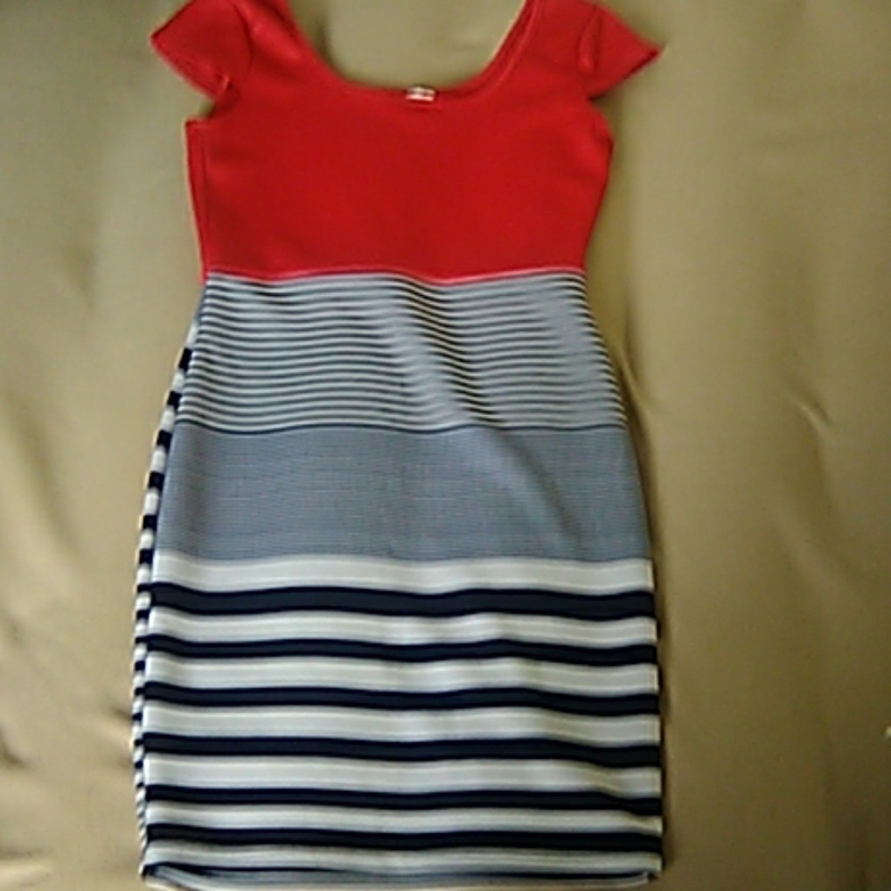 Dress - Picture 4 of 4